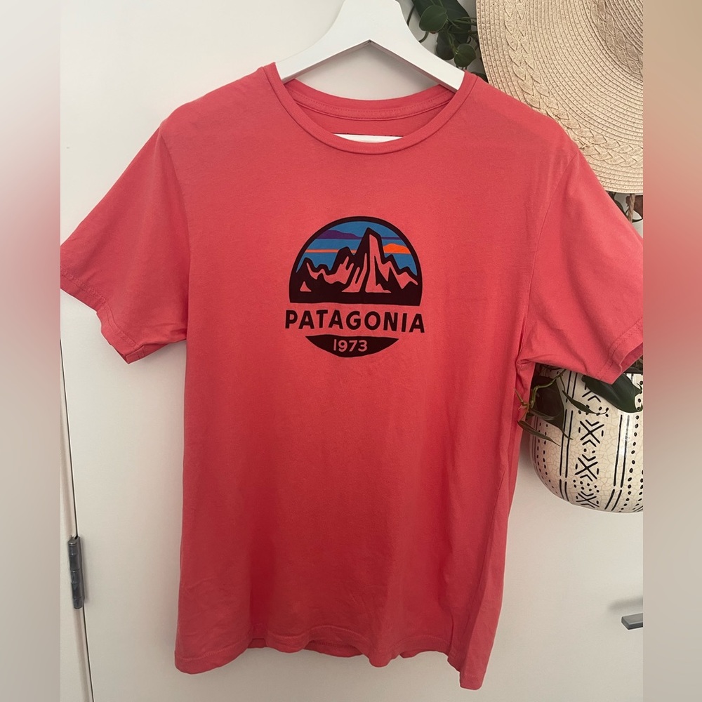 Patagonia Women's P-6 Logo Responsibili-Tee